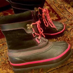 Snowy Creek kids snow boots, size 2, only worn once.